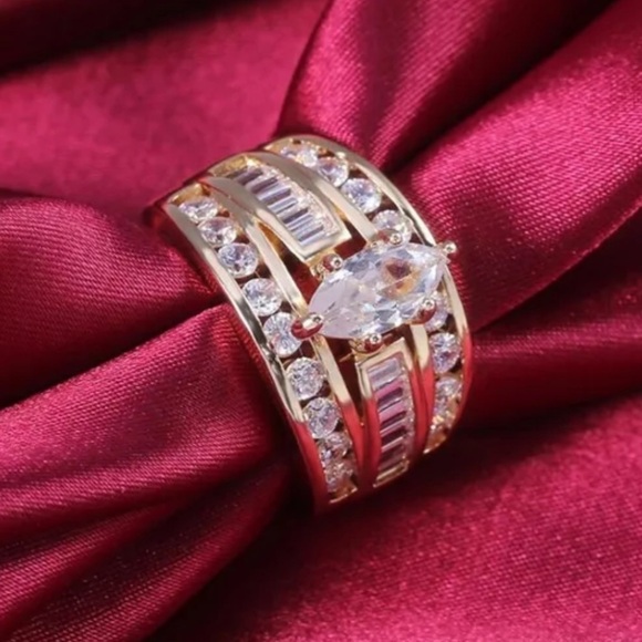 Women’s Gold 3 Layer Ring - Picture 2 of 4